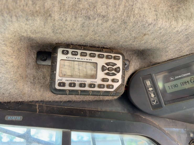 2013-deere-329e-image-21