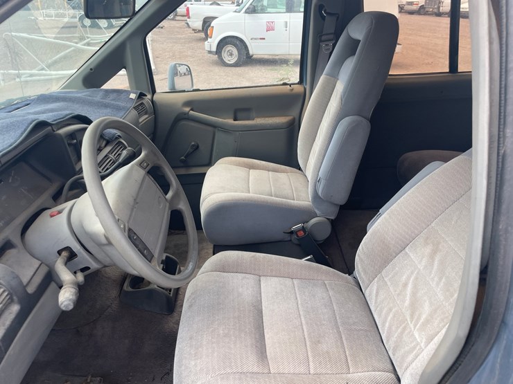 #1882-•-1992-ford-aerostar-xl-passenger-van-(has-nm-title)-(offsite-at-nmsu)-image-25