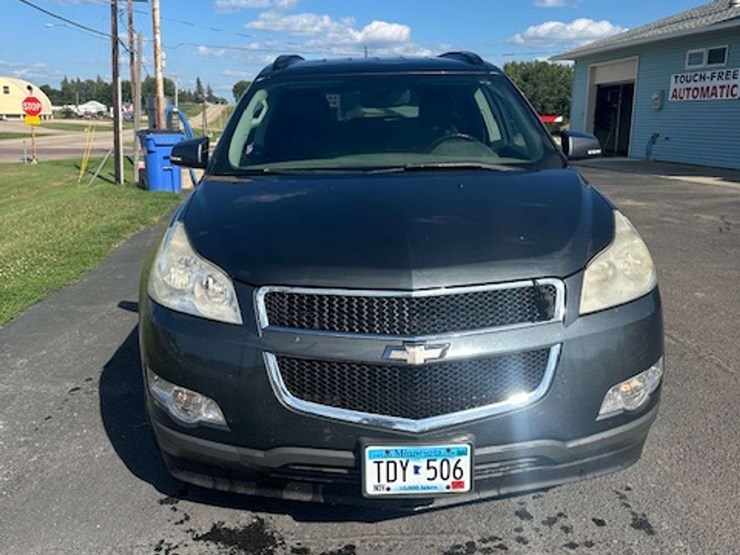 2011-chevrolet-traverse-image-2