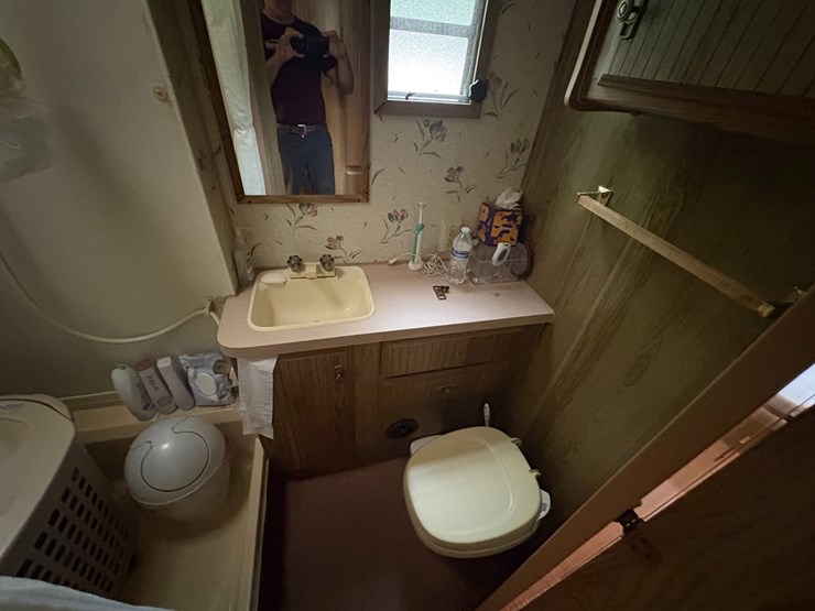 #5996-•-1989-fleetwood-resort-camper-(three-lakes,-wi)-(has-wi-title)-image-32