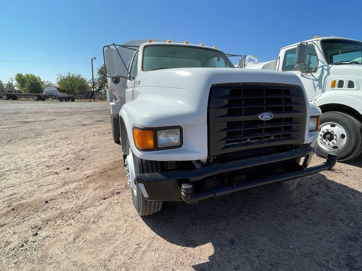 1997-ford-f800-image-3