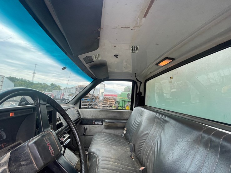 #2375-•-2000-gmc-c6500-utility-truck-(has-wi-title)-image-11