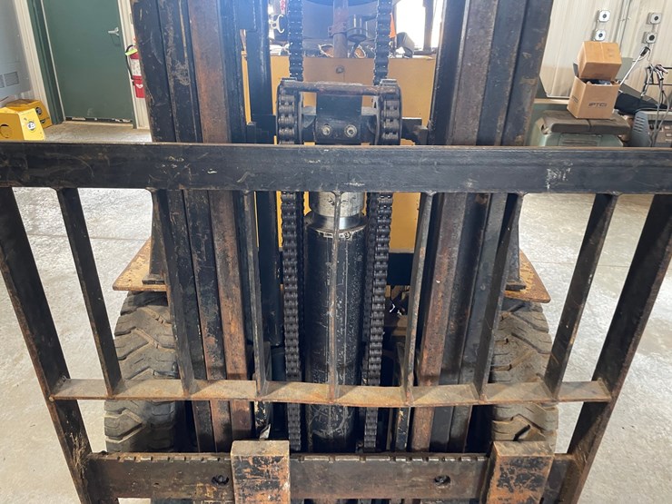 #133-•-cat-pneumatic-forklift-(shawano,-wi)-image-39