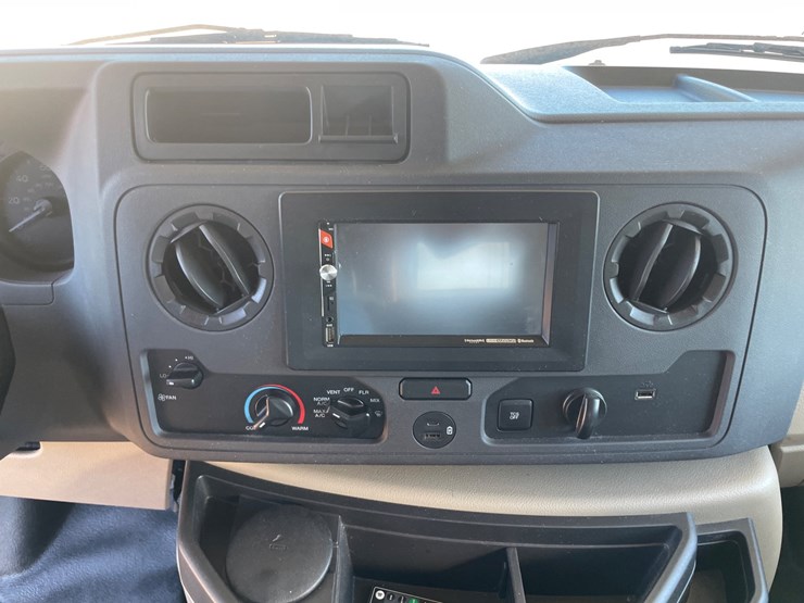 2021-ford-e350-image-140