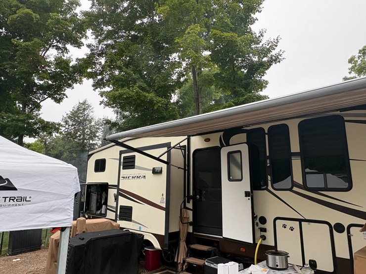 #5997-•-2015-forest-river-sierra-camper-(three-lakes,-wi)-(title-in-delay)-image-8