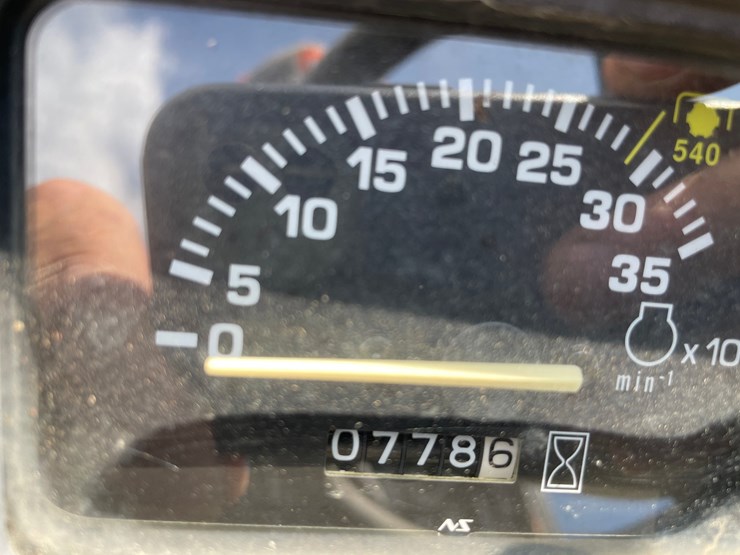 2010-john-deere-2305-image-43