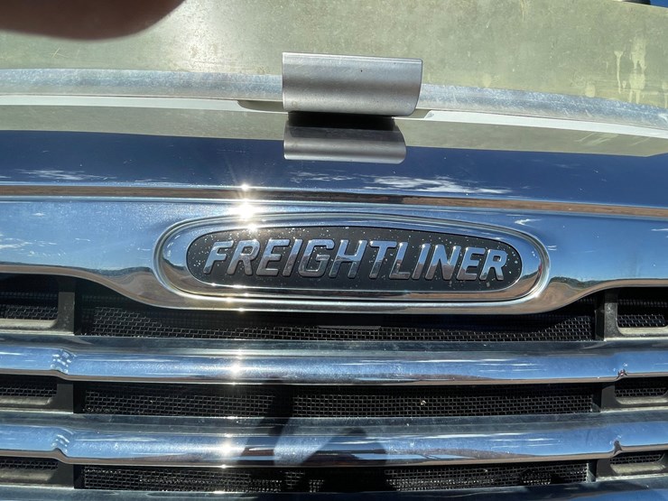 #217-•-2005-freightliner-day-cab-(has-wi-title)-(kronenwetter,-wi)-image-27