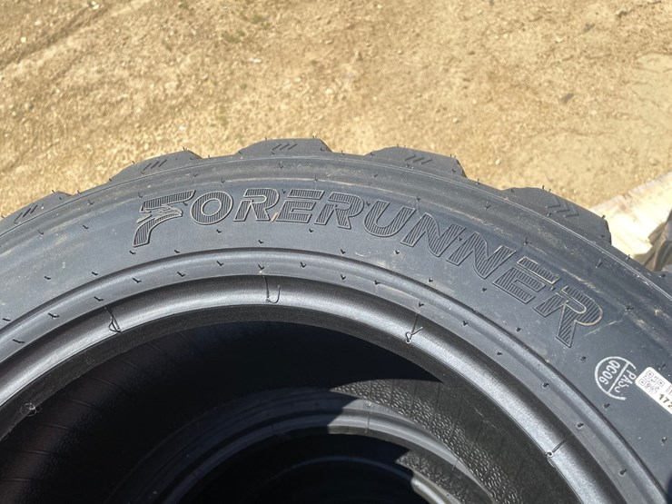 #2211-•-(4)-forerunner-10-16.5-radial-tires-image-5
