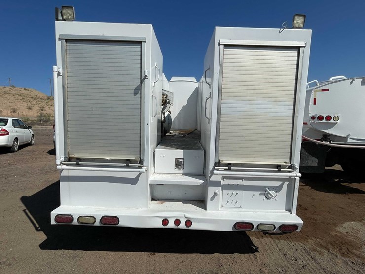 2004-peterbilt-330-image-114