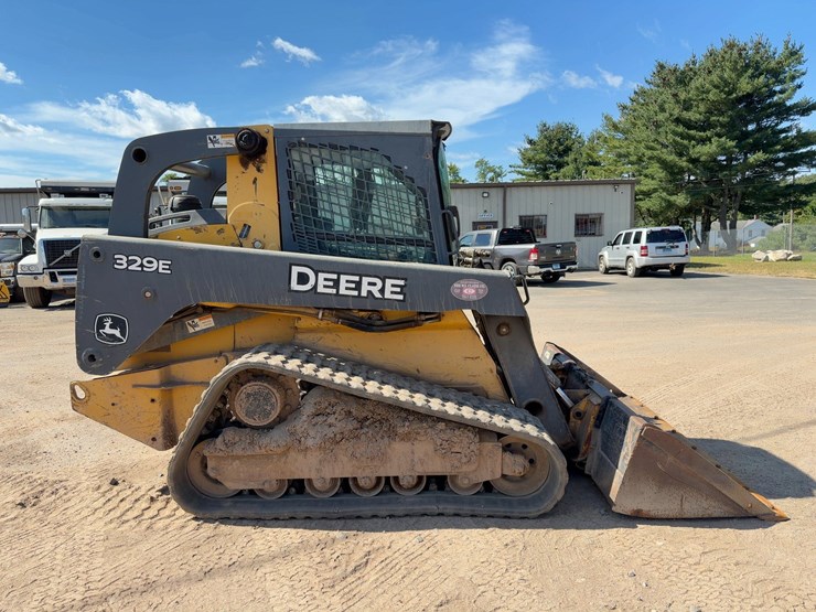 2013-deere-329e-image-6