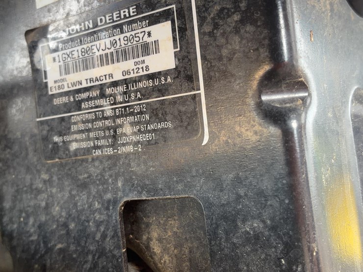 2018-john-deere-e180-image-12