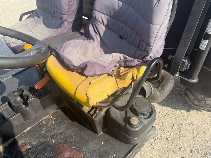 2012-john-deere-gator-image-5