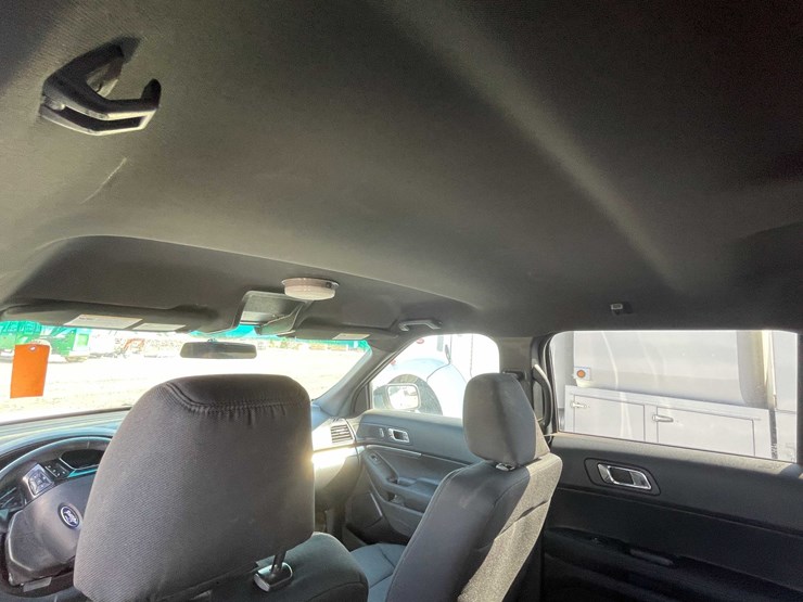 2017-ford-explorer-image-26