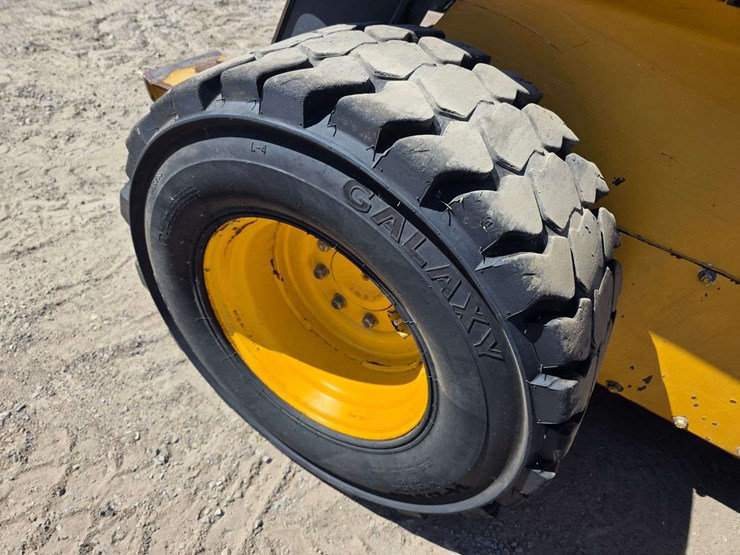 2016-deere-332d-image-17