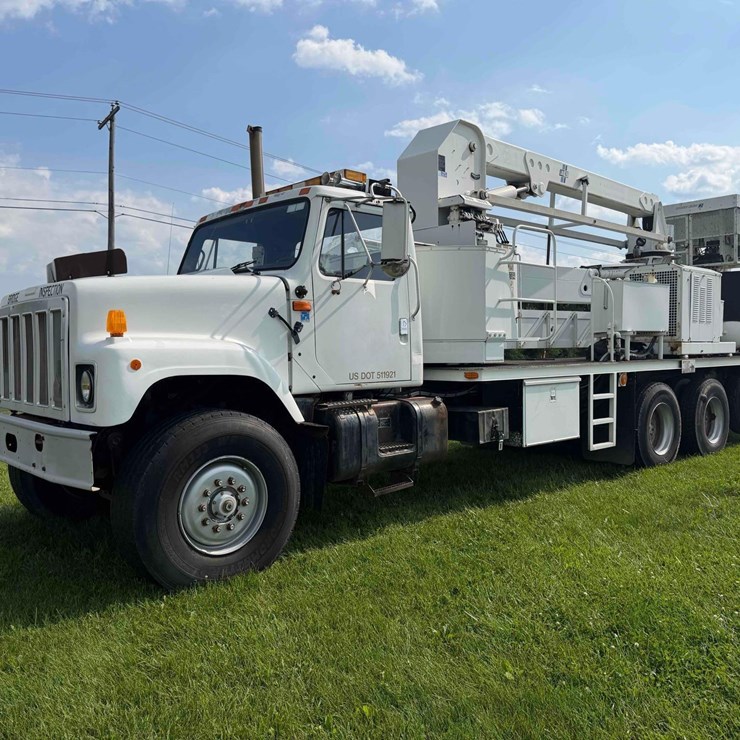 1993 INTERNATIONAL 2574