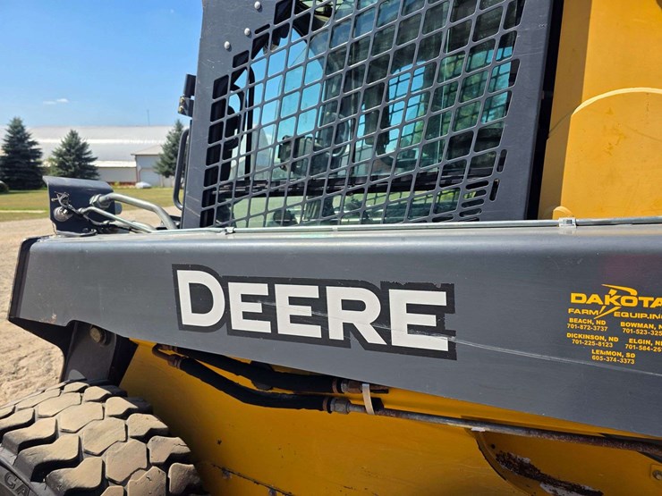2016-deere-332d-image-19