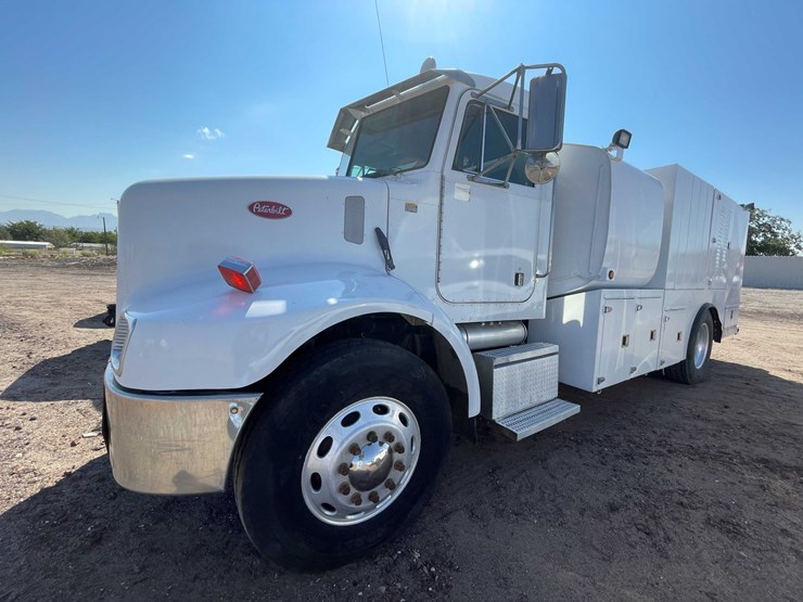 2004-peterbilt-330-image-28