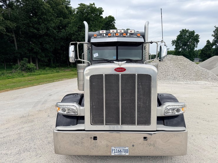 2014-peterbilt-389-image-13