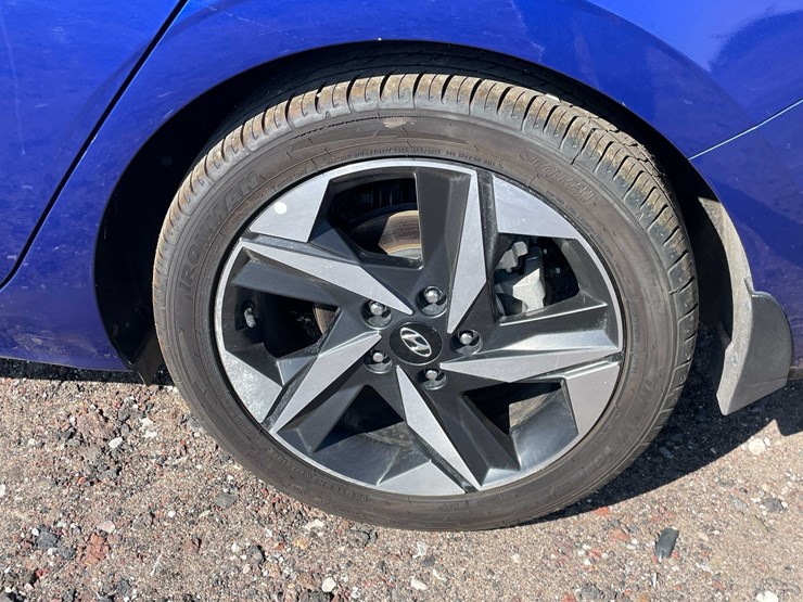 #1859-•-2023-hyundai-elantra-(has-nm-title)-image-10