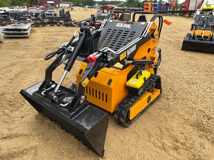#1261-•-mms-skid-steer-loader-image-1