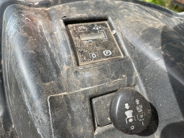 #6225-•-white-outdoors-riding-lawn-mower,-non-runner-image-24