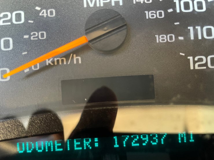2005-gmc-3500-image-31