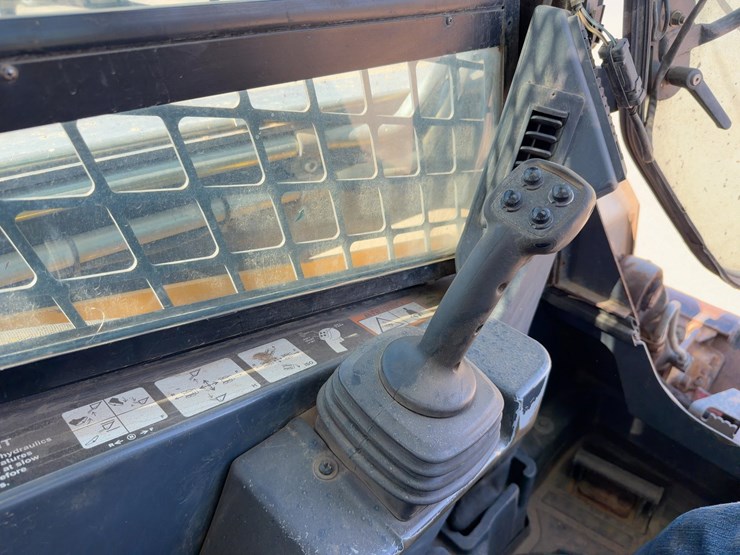 2013-deere-329e-image-19