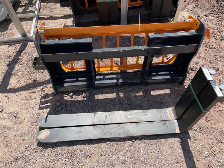 #2421-•-unused-2026-landhonor-pallet-fork-attachment-image-1