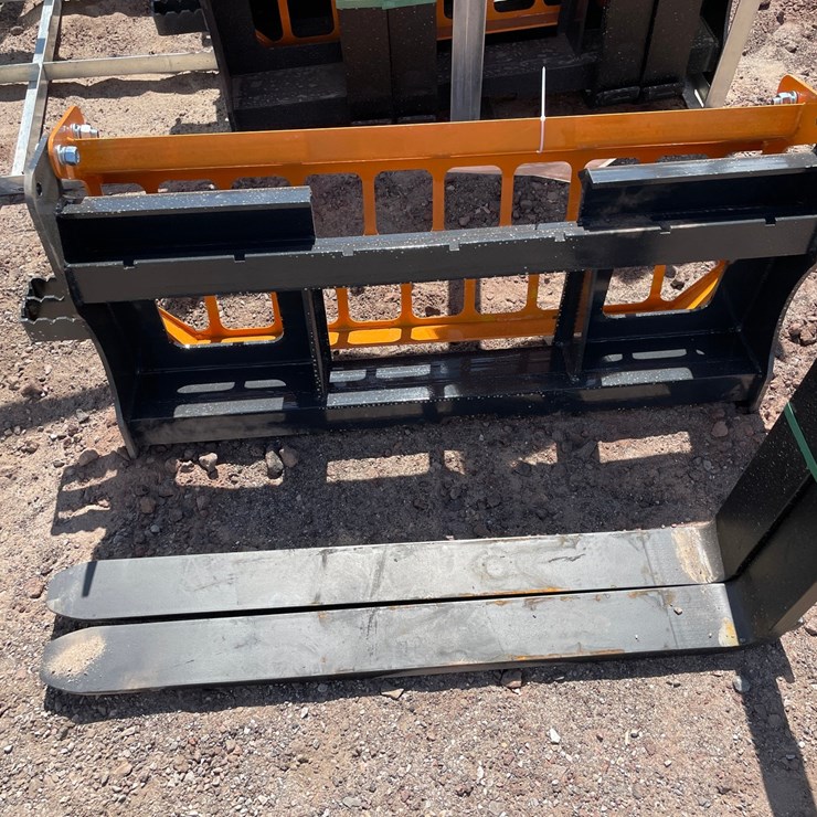 #2421 • Unused 2026 Landhonor Pallet Fork Attachment