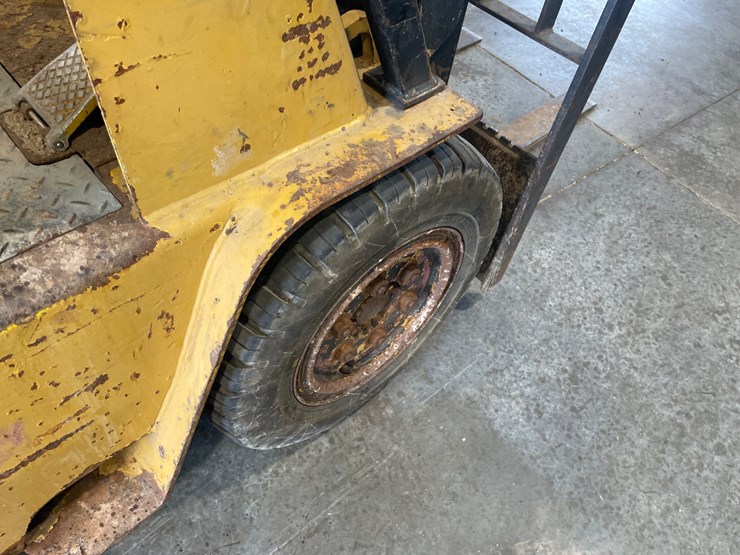 #133-•-cat-pneumatic-forklift-(shawano,-wi)-image-28