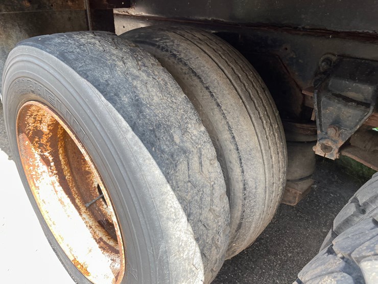 #204-•-1997-ford-4202l-garbage-truck-(has-mn-title)(clarks-grove,-mn)-image-18