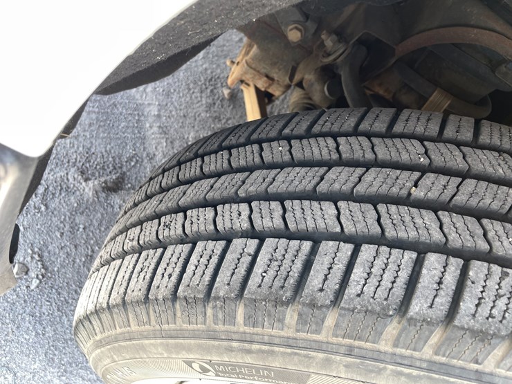 #1864-•-2018-chevy-work-truck-(has-nm-title)-image-12