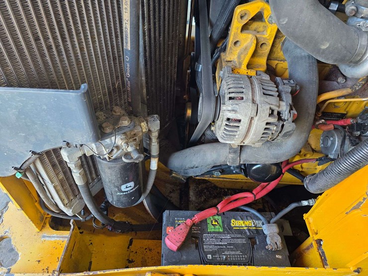 2016-deere-332d-image-53