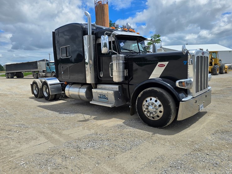 2014-peterbilt-389-image-28
