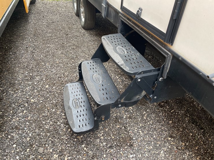 #2956-•-2017-venture-sporttrek-327-camper-(has-wi-title)-image-15