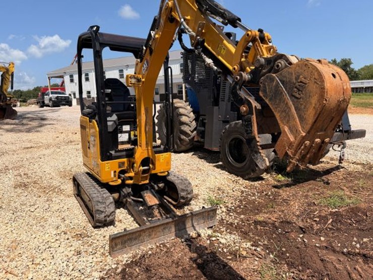 2023-caterpillar-301.5-image-2