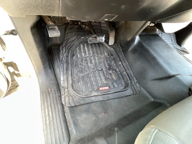 #1864-•-2018-chevy-work-truck-(has-nm-title)-image-58