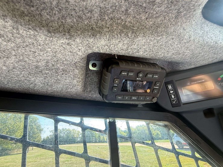 deere-331g-image-12