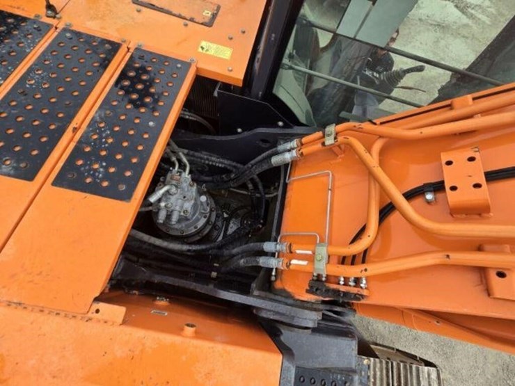 2016-hitachi-zx350-lc-image-51