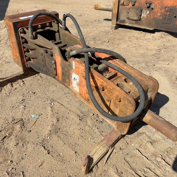 CATERPILLAR M318