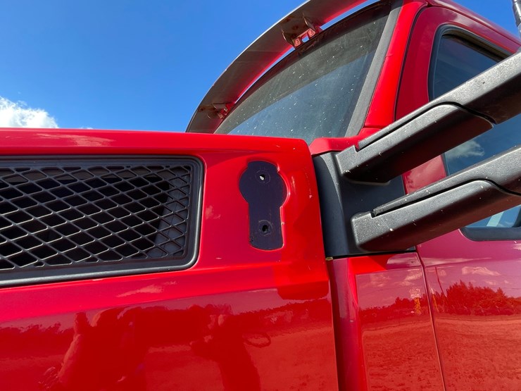 2014-kenworth-t880-image-11