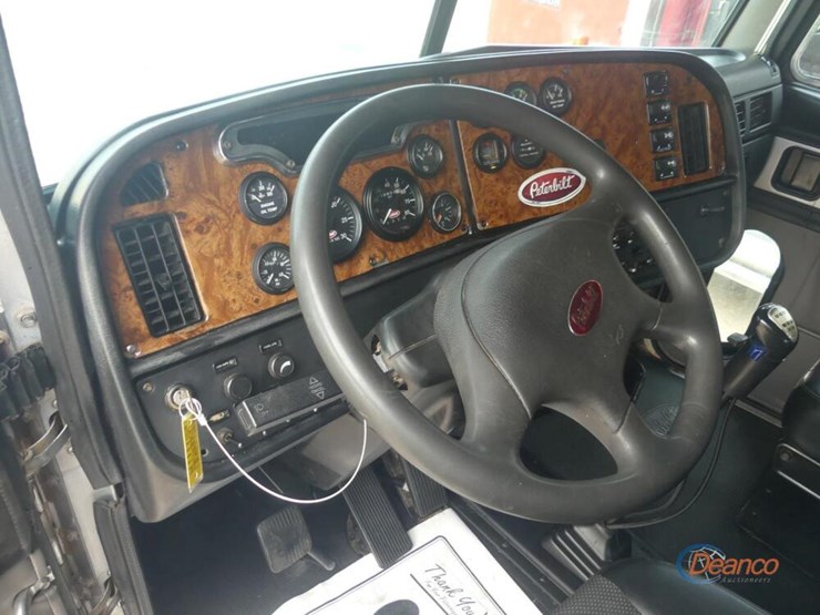 2001-peterbilt-379-image-15
