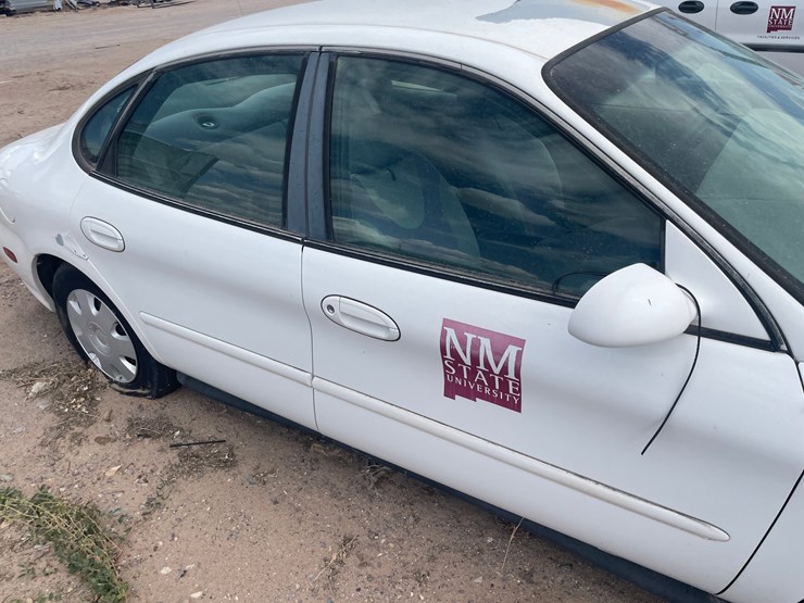 #1885-•-1999-ford-taurus-se-4-door-sedan-(has-nm-title)-(offsite-at-nmsu)-image-17
