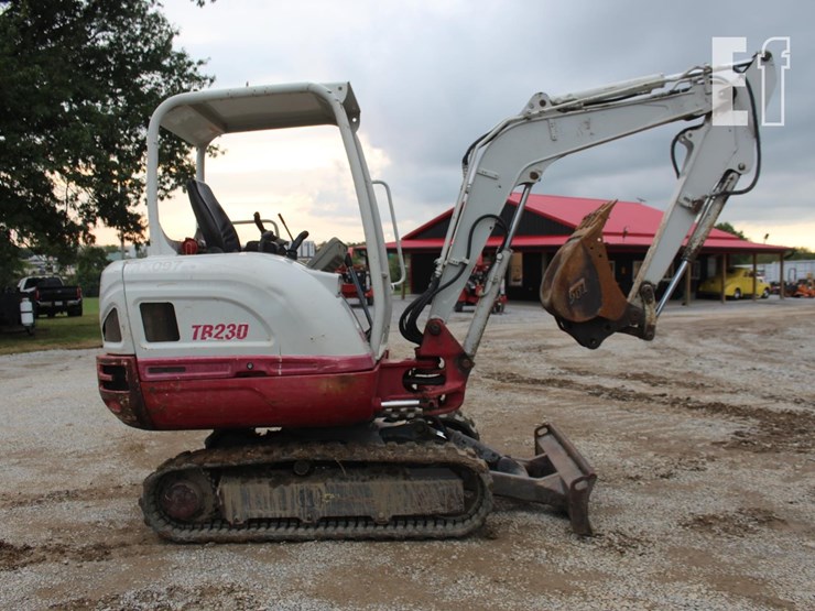 takeuchi-tb230-image-6