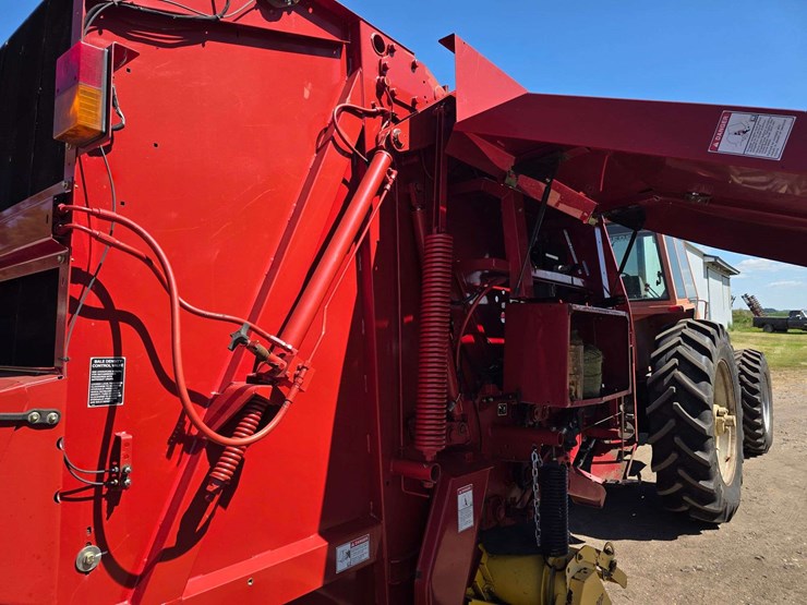 2009-new-holland-br7090-image-17