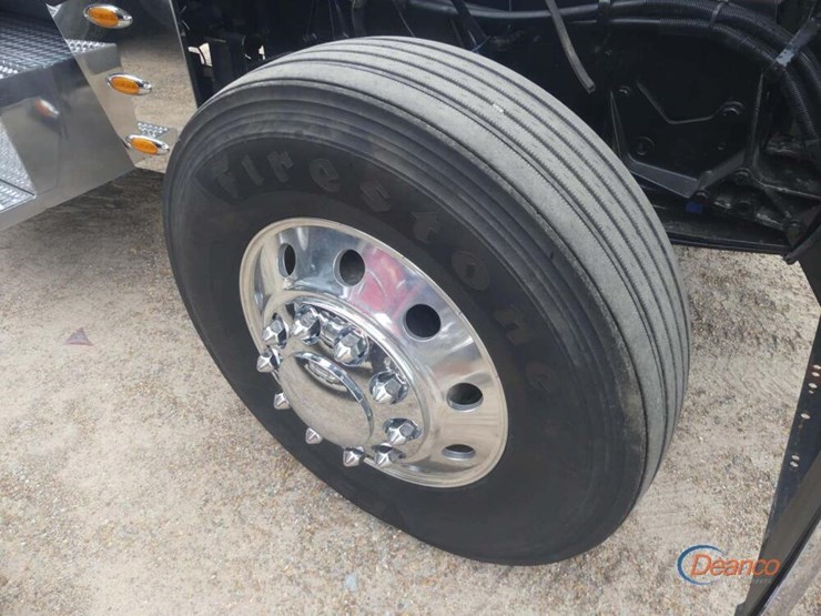 2001-peterbilt-379-image-11