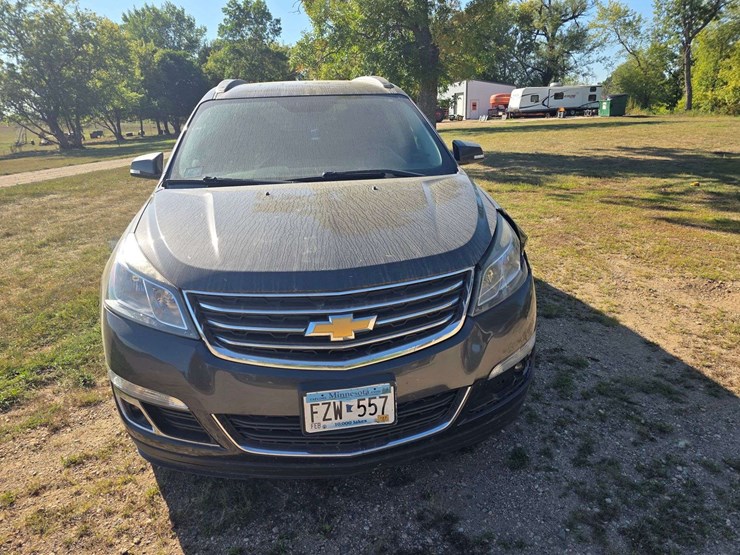2014-chevrolet-traverse-lt-image-3