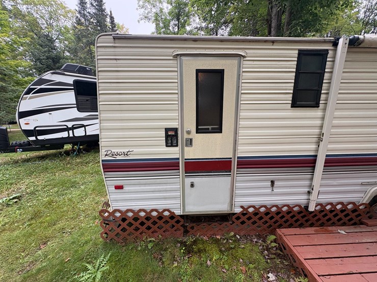 #5996-•-1989-fleetwood-resort-camper-(three-lakes,-wi)-(has-wi-title)-image-2