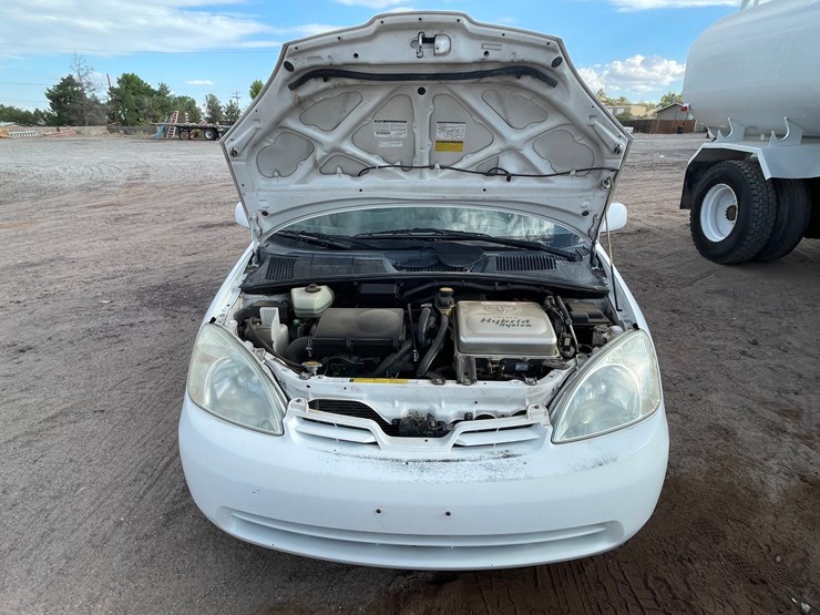 #1853-•-2002-toyota-prius-(title-in-delay)-image-50