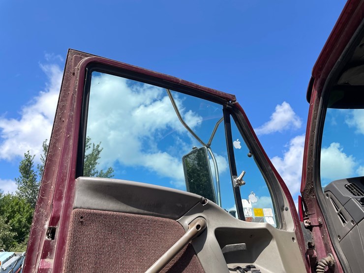 #204-•-1997-ford-4202l-garbage-truck-(has-mn-title)(clarks-grove,-mn)-image-42